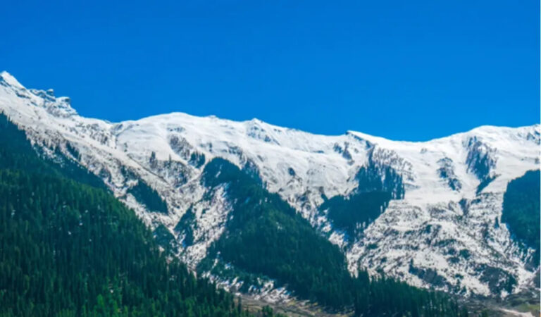 Kashmir Tour Packages vs Ladakh Tour Packages